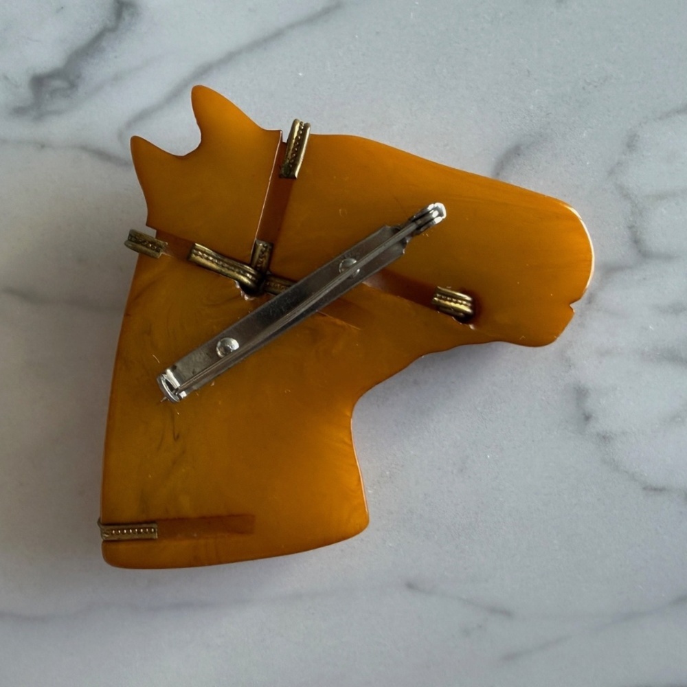 Vintage Carved Butterscotch Bakelite Horse Head Brooch, 1930s - Picture 2 of 12